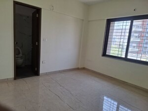 Room in 3 BHK Apartment at Tulshibagwale Colony – for Sale