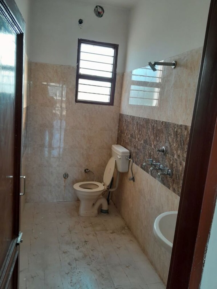 Bathroom, sector 125 1 Bedroom 800 Sq.Ft. Apartment In Sector 125 Kharar 10560167