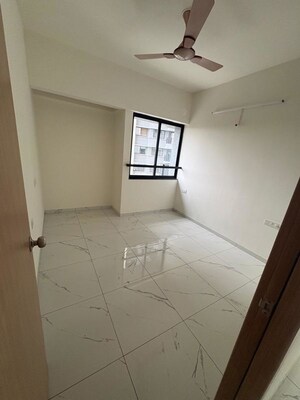 Room in 3 BHK Apartment at Mahindra Nestalgia, Pimpri – for Rent