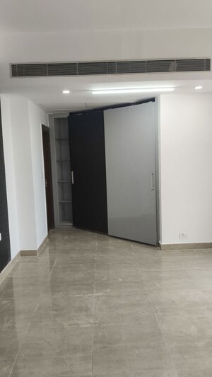 Room in 3.5 BHK Apartment at Supertech Cape Town, Sector 74 – for Rent