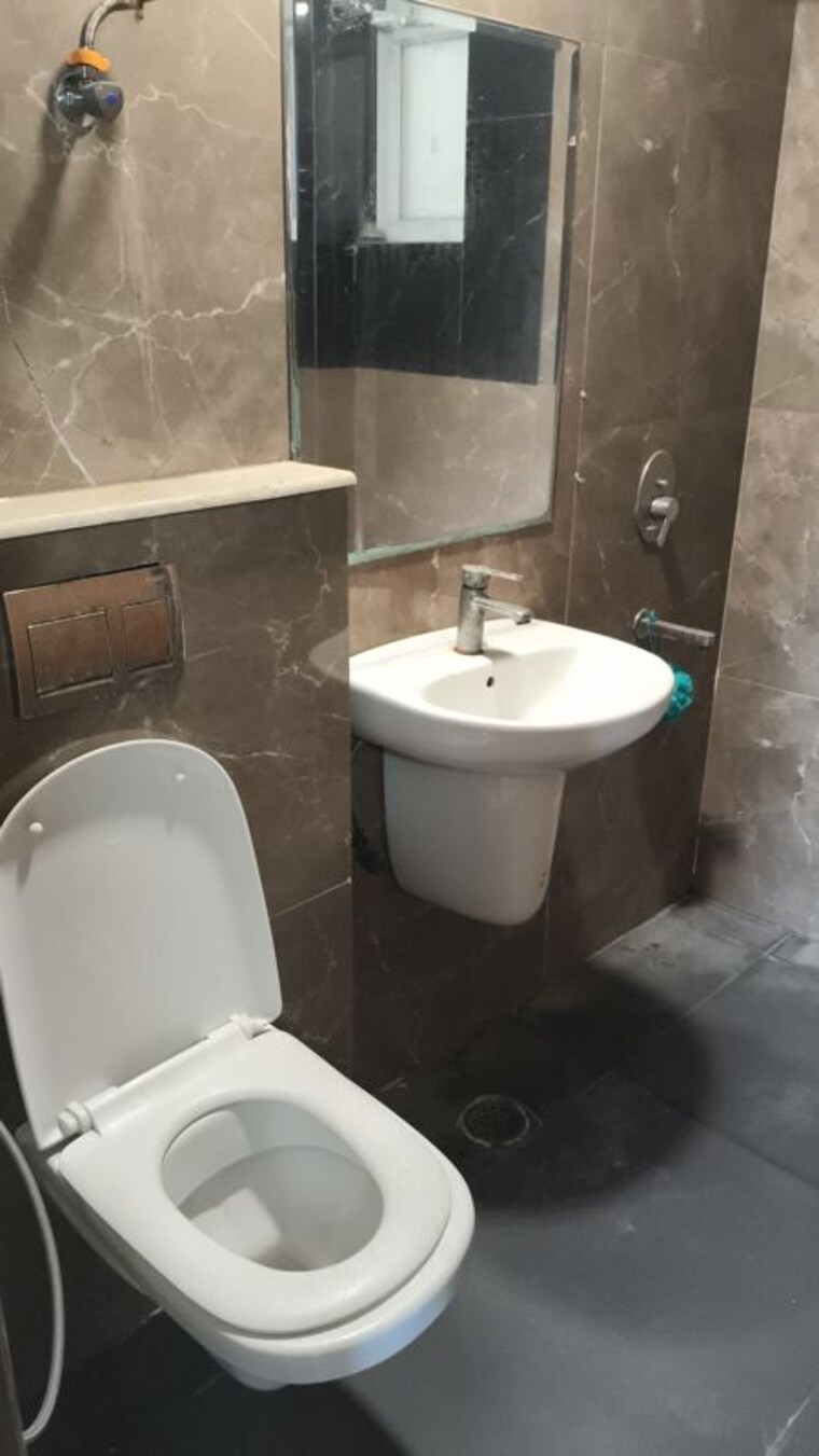 Bathroom, supertech-cape-town 3.5 Bedroom 2685 Sq.Ft. Apartment In Sector 74 Noida 10560193