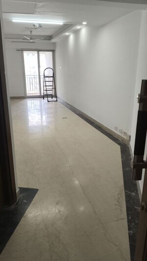 Room in 3.5 BHK Apartment at Supertech Cape Town, Sector 74 – for Rent