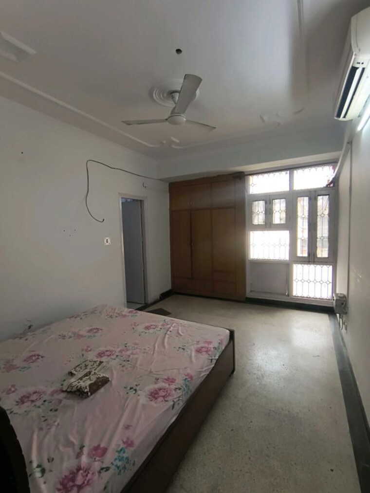Room, sector 10 dwarka 3 Bedroom 2000 Sq.Ft. Apartment In Sector 10 Dwarka Delhi 10560100