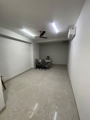 Room in 3 BHK Apartment at Signature Global City, Sector 37d – for Rent