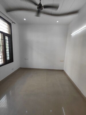 Room in 2 BHK Apartment at Pir Machalla – for Rent