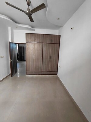 Room in 2 BHK Apartment at Pir Machalla – for Rent