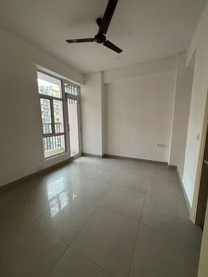 Room in 3.5 BHK Apartment at Gaur City 5th Avenue, Sector 4 Greater Noida – for Sale