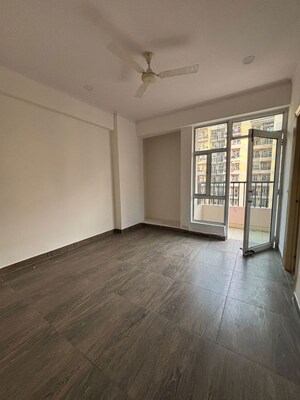 Room in 3.5 BHK Apartment at Gaur City 5th Avenue, Sector 4 Greater Noida – for Sale