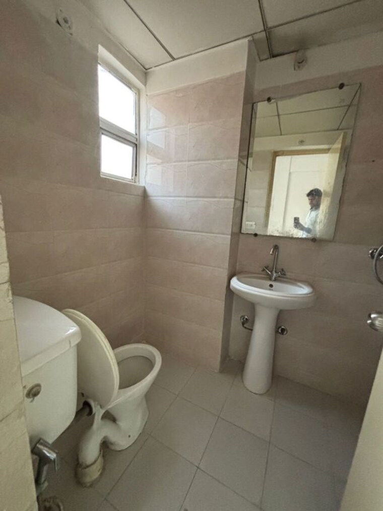 Bathroom, gaur-city-5th-avenue 3.5 Bedroom 1470 Sq.Ft. Apartment In Sector 4 Greater Noida Greater Noida 10560252