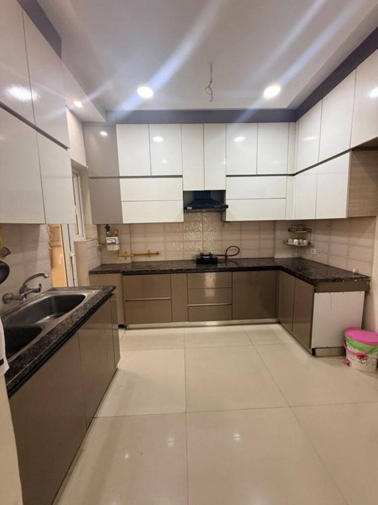 Kitchen, vip road 3 Bedroom 1350 Sq.Ft. Apartment In Vip Road Zirakpur 10560251
