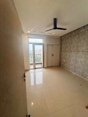 Room in 3 BHK Apartment at Vip Road – for Rent