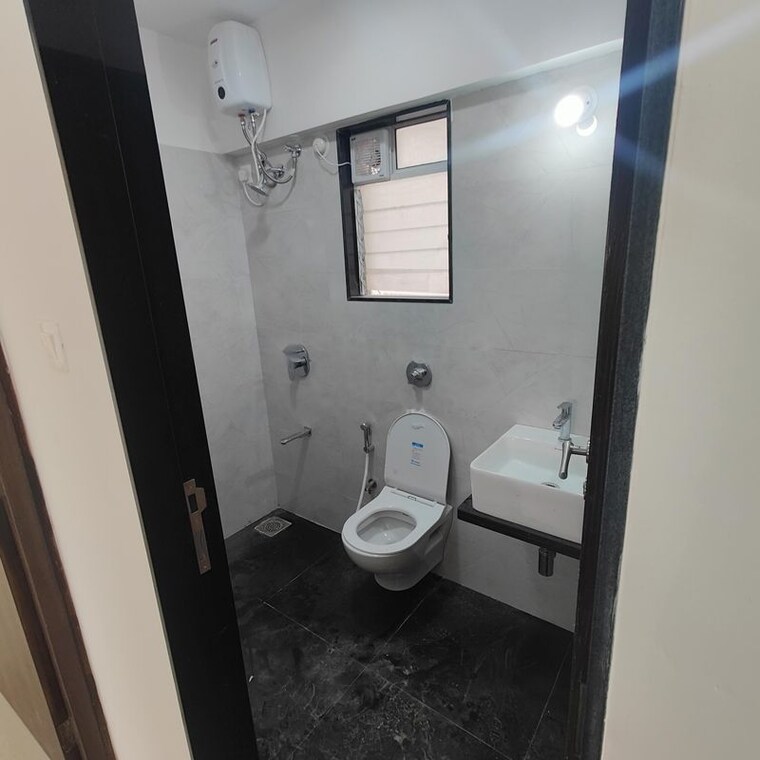 Bathroom, dem-phoenix 2 Bedroom 875 Sq.Ft. Apartment In Malad East Mumbai 10560308