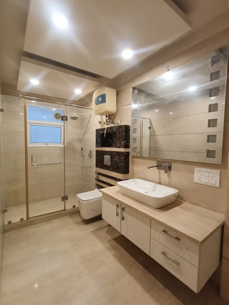 Team Area, east of kailash 4 Bedroom 400 Sq.Yd. Builder Floor In East Of Kailash Delhi 10560317