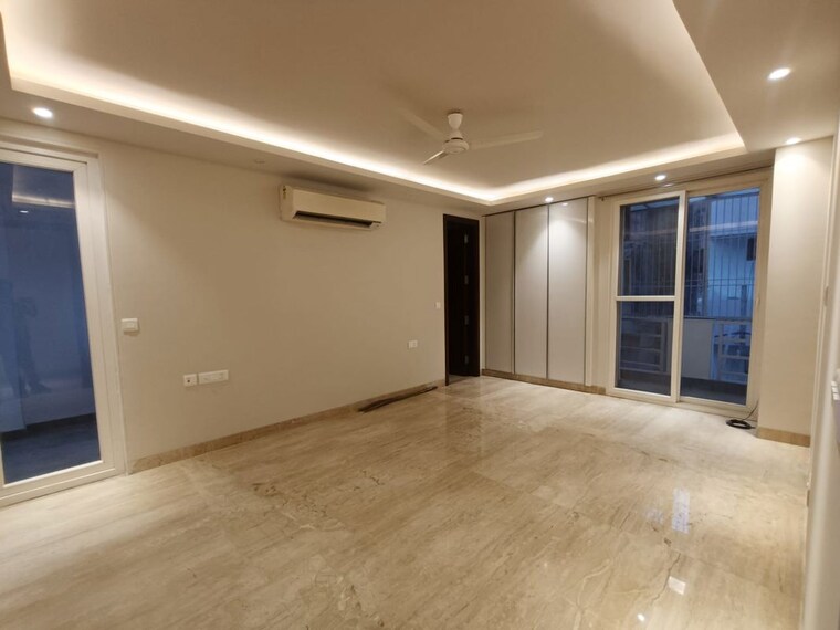 Room, east of kailash 4 Bedroom 400 Sq.Yd. Builder Floor In East Of Kailash Delhi 10560317
