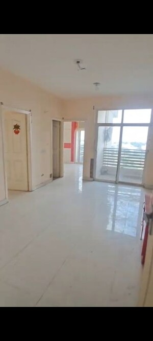 Room in 3 BHK Apartment at Mehak Jeevan, Raj Nagar Extension – for Sale