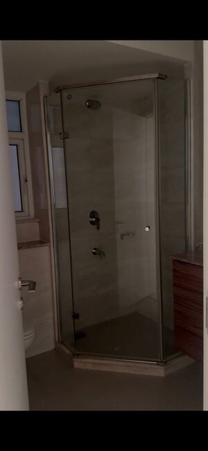 Bathroom in 4 BHK Apartment at DLF Park Place, Sector 54 – for Sale