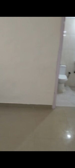 Room in 3 BHK Apartment at Arun Vihar Sector 37, Sector 37 – for Sale