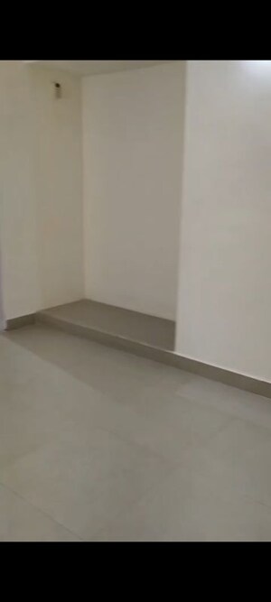 Room in 3 BHK Apartment at Arun Vihar Sector 37, Sector 37 – for Sale