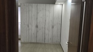 Room in 3.5 BHK Apartment at Supertech ORB, Sector 74 – for Rent