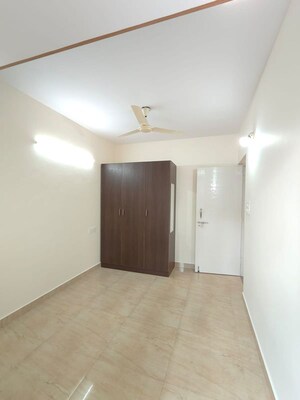 Room in 1 BHK Builder Floor at Hsr Layout Sector 3 – for Rent