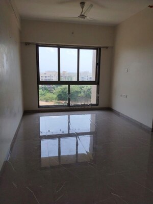 Room in 2 BHK Apartment at Veena Smart Homes, Kandivali West – for Rent