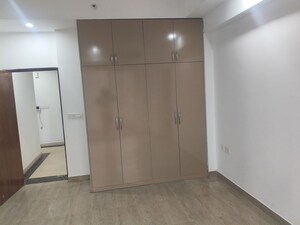 Room in 3.5 BHK Apartment at Supertech ORB, Sector 74 – for Rent