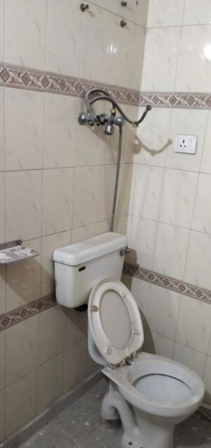 Bathroom in 1 BHK Builder Floor at Sector 22 – for Rent