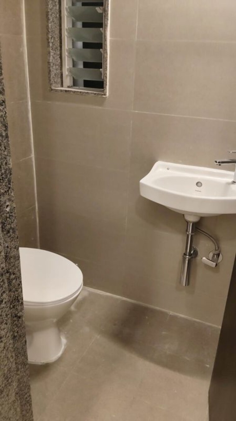 Bathroom, group-satellite-aarambh 1 Bedroom 250 Sq.Ft. Apartment In Malad East Mumbai 10560394