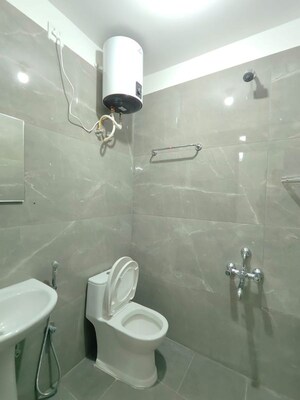 Bathroom in 1 BHK Builder Floor at Hsr Layout Sector 2 – for Rent