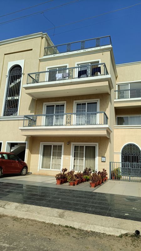 5 BHK + Prayer Room,Servant Room,Study Room,Extra Room,Store Room 3690 Sq.Ft. Builder Floor in DLF Central Square