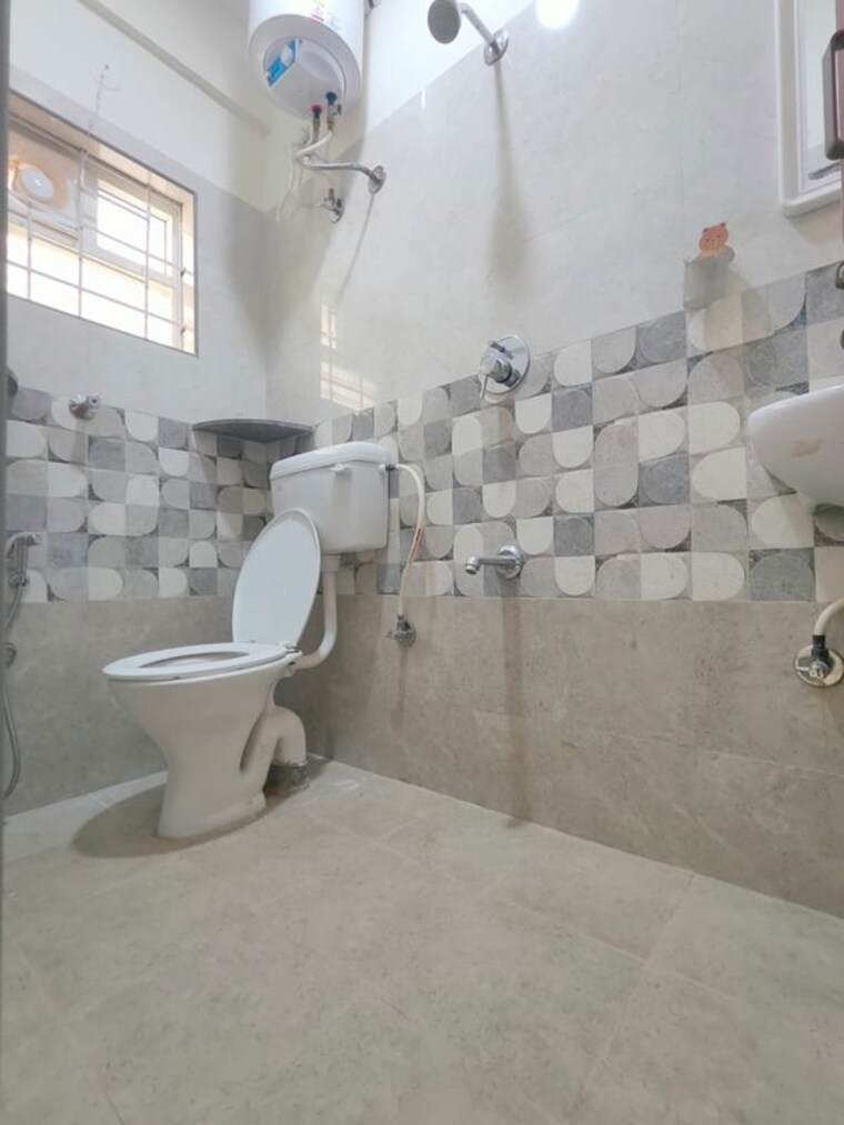 Bathroom, hsr layout sector 3 1 Bedroom 550 Sq.Ft. Builder Floor In Hsr Layout Sector 3 Bangalore 10560468