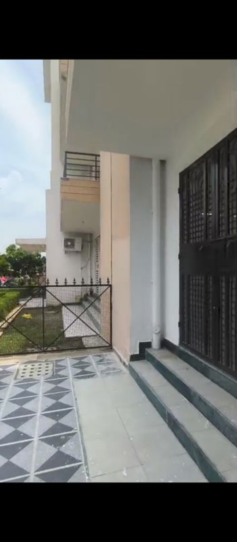 Balcony, bptp-park-floors-i 3 Bedroom 190 Sq.Yd. Builder Floor In Sector 77 Faridabad 10560456