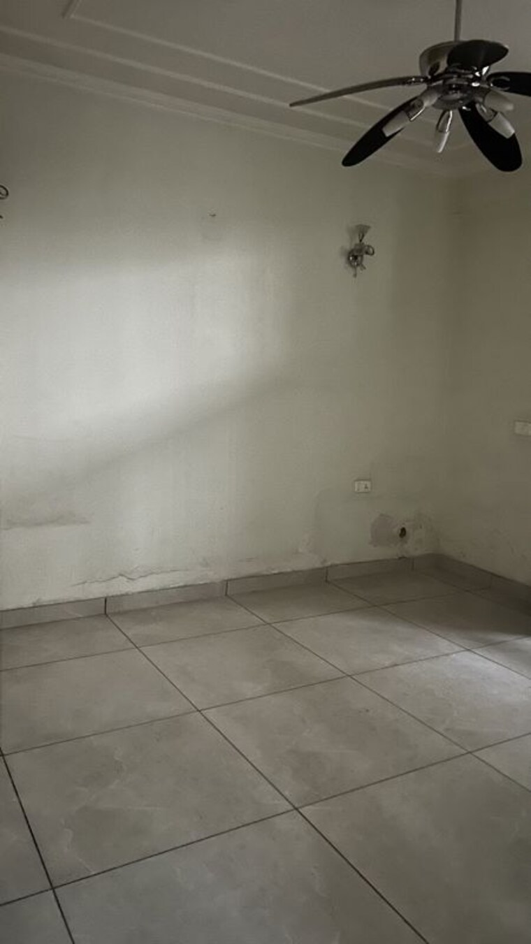 Bathroom, sector 39 6 Bedroom 175 Sq.Mt. Independent House In Sector 39 Noida 10560473