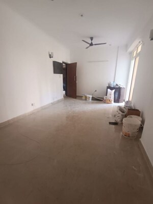 Room in 3 BHK Apartment at Supertech Ecociti, Sector 137 – for Sale