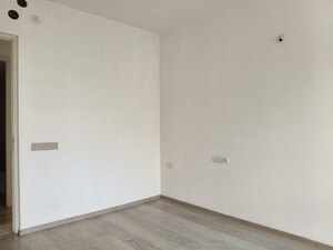 Room in 1 BHK Apartment at Hiranandani Estate – for Rent