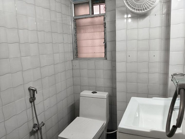Bathroom, bhawanipore 3 Bedroom 1500 Sq.Ft. Builder Floor In Bhawanipore Kolkata 10560513