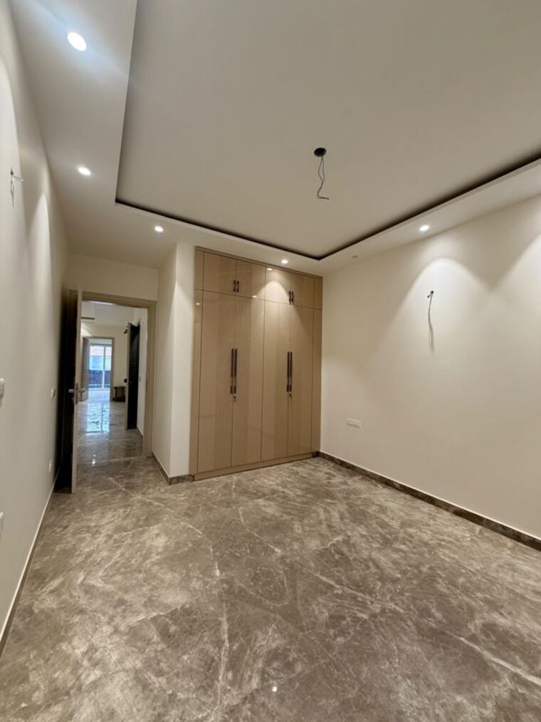 Room, ashok vihar 3 Bedroom 200 Sq.Ft. Builder Floor In Ashok Vihar Delhi 10560596