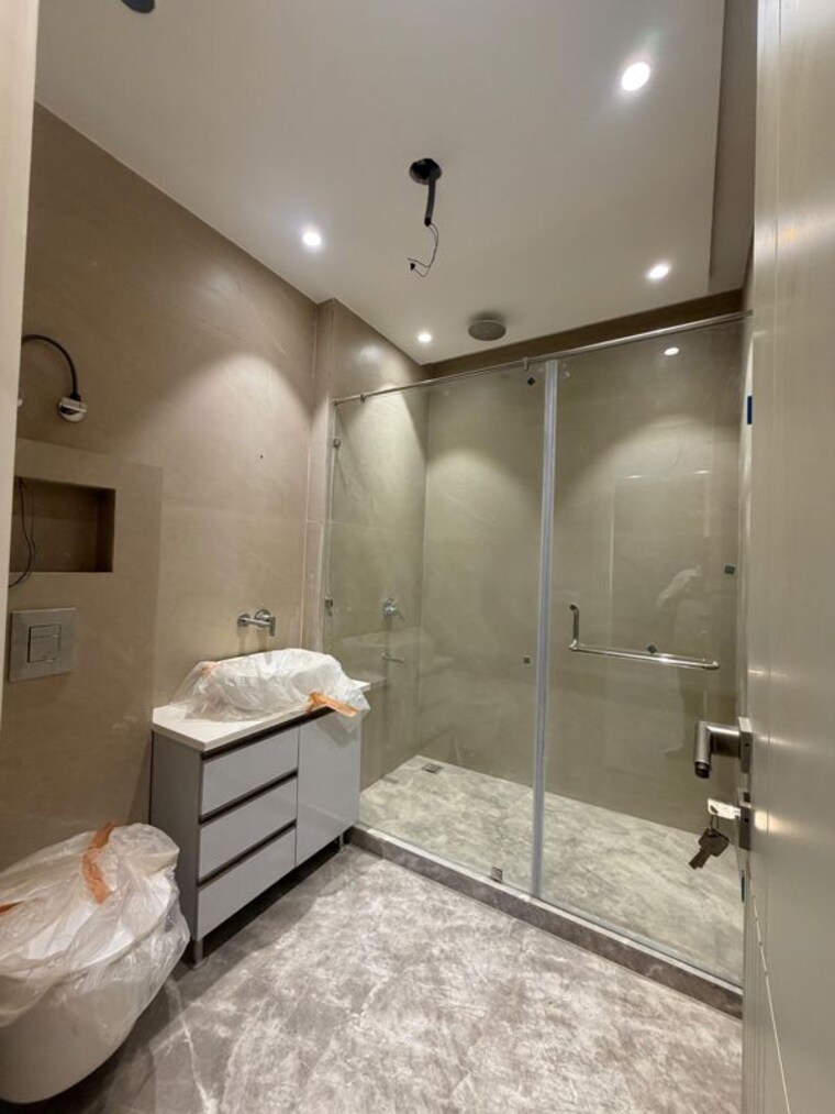 Bathroom, ashok vihar 3 Bedroom 200 Sq.Ft. Builder Floor In Ashok Vihar Delhi 10560596