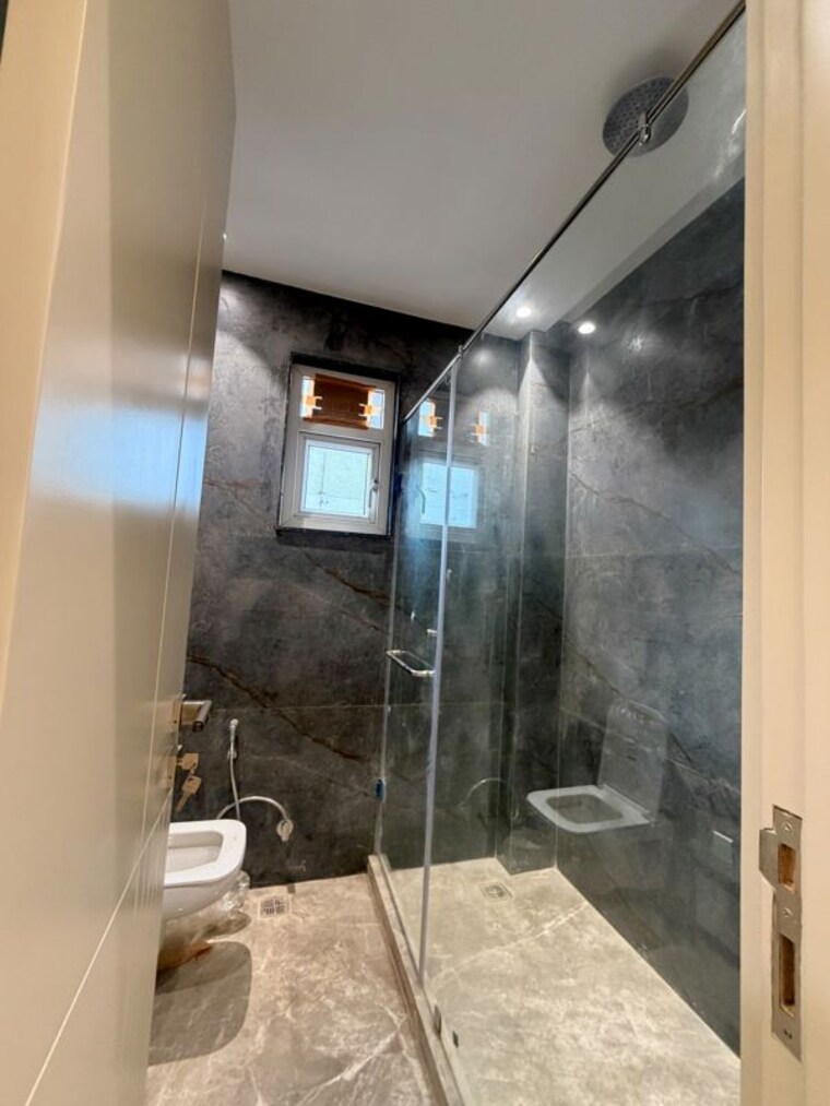Bathroom, ashok vihar 3 Bedroom 200 Sq.Ft. Builder Floor In Ashok Vihar Delhi 10560596