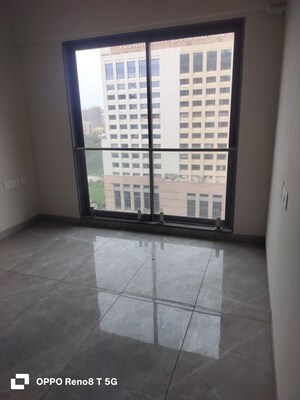 Room in 2 BHK Apartment at Hubtown The Premiere, Andheri West – for Sale