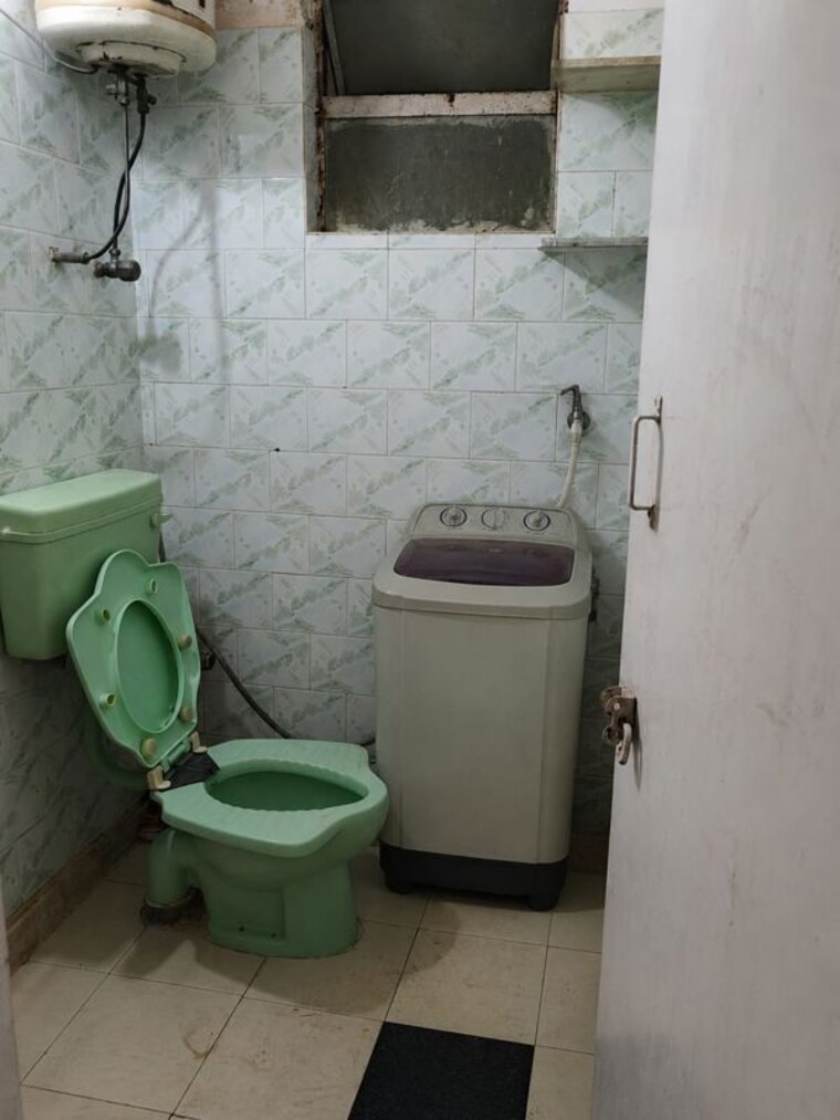 Bathroom, malviya nagar 2 Bedroom 1150 Sq.Ft. Builder Floor In Malviya Nagar Delhi 10559618