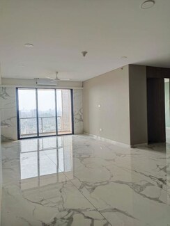 4 BHK + Extra Room Apartment For Sale in Lodha New Cuffe Parade