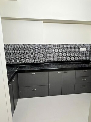 Furnished Amenities in 3 BHK Apartment at Sheth Zuri, Laxmi Nagar – for Rent