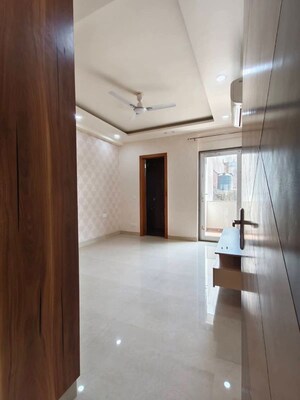 Kitchen in 4 BHK Builder Floor at DLF Green Avenue, Dlf Phase iv – for Rent