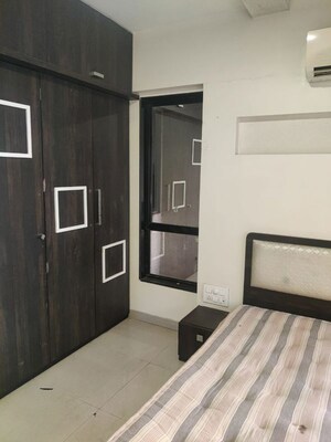 Room in 2 BHK Apartment at Blue Mountains, Malad East – for Rent