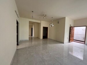 Room in 3 BHK Builder Floor at Hsr Layout – for Rent