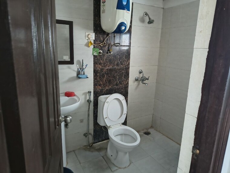 Bathroom, galaxy-north-avenue 2 Bedroom 1050 Sq.Ft. Apartment In Gaur City 1 Greater Noida 10560705