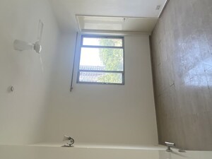 Room in 2 BHK Apartment at Signature Global Prime, Sector 63a – for Rent