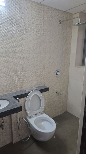 Bathroom in 1.5 BHK Apartment at Kalpataru Elitus, Mulund West – for Rent
