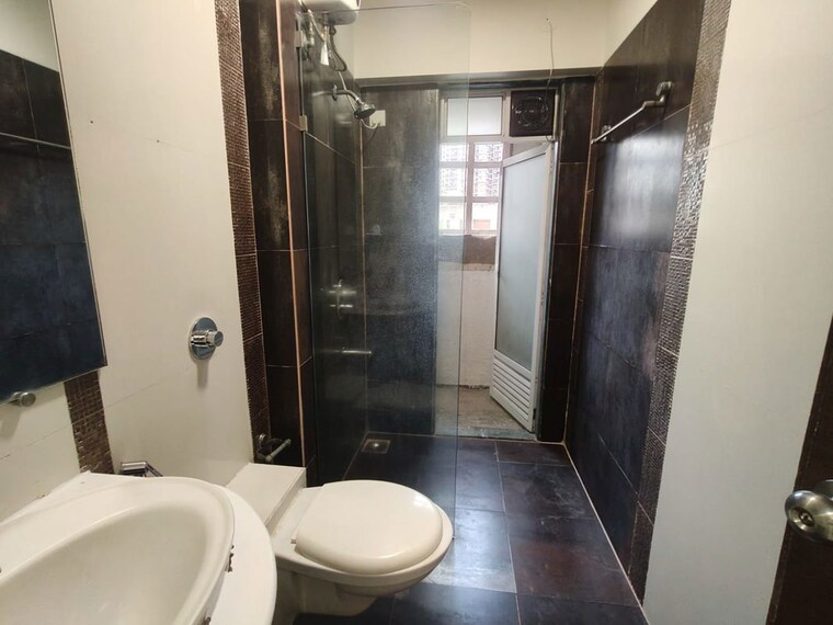 Bathroom, nahar-amrit-shakti 3 Bedroom 1502 Sq.Ft. Apartment In Chandivali Mumbai 10560724